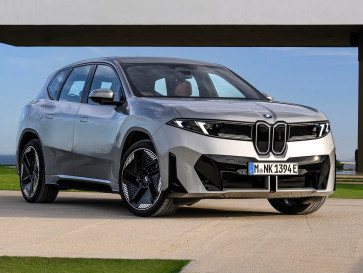 BMW iX3 LWB Terbaru Punya Sistem AI DeepSeek dan Huawei HiCar