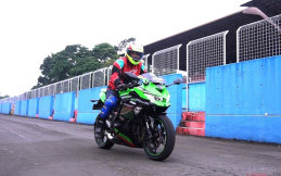 Test Ride Kawasaki Ninja ZX-25R, Beringas Tapi Mudah Dikendalikan