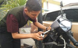 Multiec motorbike gloss untuk perawatan motor dan mobil bro and sist