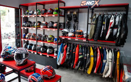 Berburu Apparel Baru dan Bekas di RC Motogarage Serpong, Tangerang