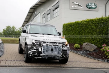 Tertangkap Kamera, Land Rover Defender Terbaru Tampil Lebih Mewah dan Canggih