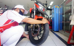 Simak Cara Mengecek Kondisi Ban Motor Sebelum Digunakan