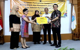 60 Siswa SMK Berprestasi dapat Bantuan Dana Pendidikan dari Adira