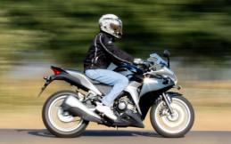 Sering Naik Motor Ternyata Bisa Bikin Disfungsi Ereksi dan Susah Buang Air Kecil