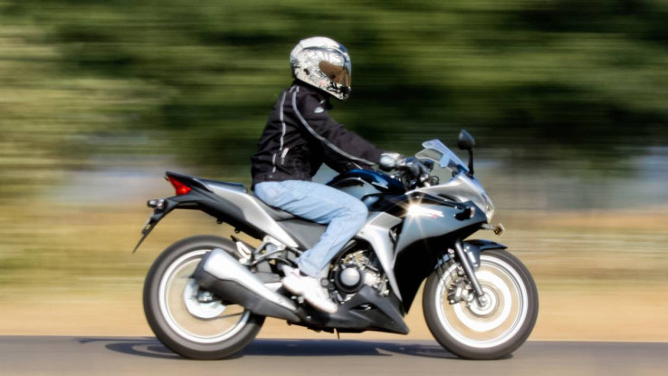 Sering Naik Motor Ternyata Bisa Bikin Disfungsi Ereksi dan Susah Buang Air Kecil