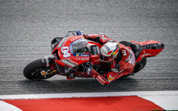 Hasil MotoGP Austria 2020: Diwarnai Bendera Merah, Andrea Dovizioso Jadi Pemenang