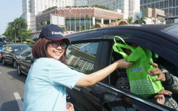 Pertamina Lubricants Bagi-bagi 200 Liter Oli Gratis di Jalan