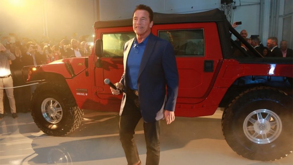Arnold Schwarzenegger Jadi Pemilik Hummer H1 Listrik Pertama di Dunia