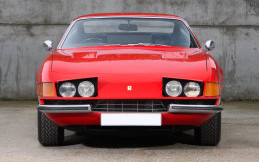 Mengintip Ferrari 365 GTB/4 Daytona Bekas Penyanyi Elton John  