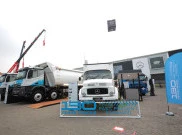 Profil Legenda Mercedes-Benz Bagong Bersanding dengan 2 Truk Baru