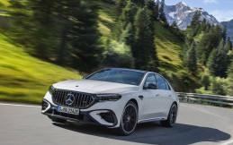 Mercedes-AMG E53 Hybrid 4Matic+, Gabungkan Performa dan Dinamika Berkendara