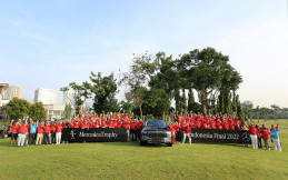 Pemenang 4 Mobil Mercedes-Benz di Turnamen Golf Jakarta