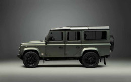Land Rover Classic Kini Meladeni Restorasi Mobil Defender V8