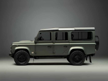 Land Rover Classic Kini Meladeni Restorasi Mobil Defender V8