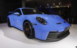 'Dicium' Mitsubishi Xpander di PIK 2 Tangerang, Intip Spesifikasi Porsche 911 GT3