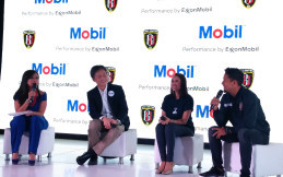 Peluncuran Mobil SuperBox Mendatangkan Pemain Sepak Bola Ternama  Bali United Football Club
