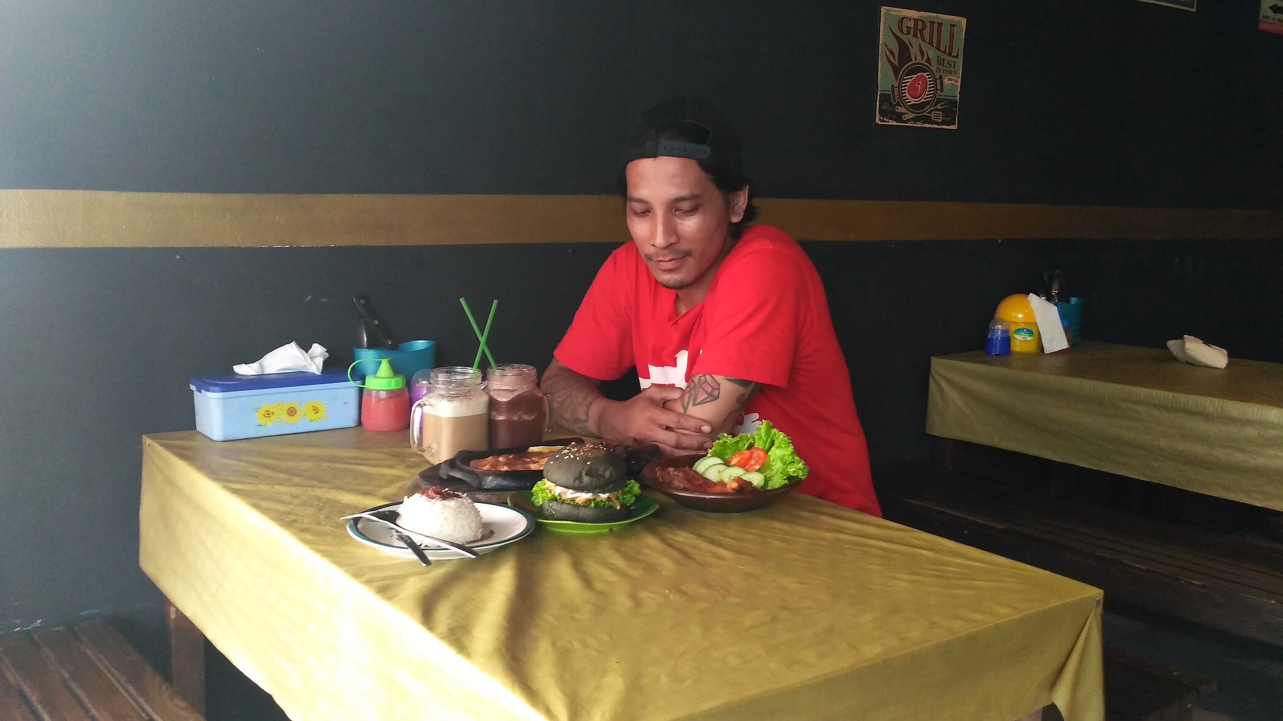 Dapur Steak dan Penyet, Tempat Makan dan Nongkrong Asik di Parung