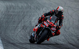 Hasil MotoGP Valencia 2025: Dominasi Marco Bezzecchi Menangi Balapan Terakhir