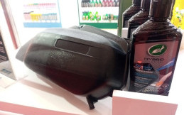 Restorasi Bodi Kasar dan Dasbor, Laris Chandra Boyong Turtle Wax Trim Restorer di IIMS 2024