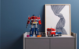 Lego Optimus Prime Bisa Dibentuk Robot dan Truk Pengangkut