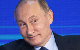 Ditantang Kemudikan Mobil Listrik Tesla, Ini Jawaban Presiden Rusia