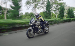Test Ride Moto Guzzi V100 Mandello Aviazione Navale, Naked Superbike Canggih dan Nyaman!