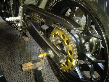 Gir dan Rantai Motor Harus Diperhatikan Agar Nyaman di Jalan