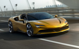 Ferrari SF90 Spider, Melesat 340 KPJ Sambil Atap Terbuka