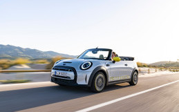 MINI Cooper SE Convertible EV Imut Atap Terbuka Hanya Satu Unit