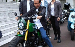 Pereli Rifat Sungkar Motoran Bareng Jokowi