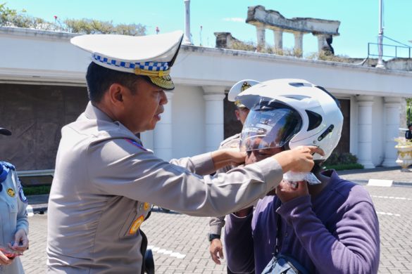 Pengendara Motor Wajib Tahu, Ini Sanksi Jika Nekat Tak Pakai Helm SNI