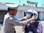 Pengendara Motor Wajib Tahu, Ini Sanksi Jika Nekat Tak Pakai Helm SNI