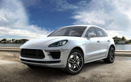 Porsche Macan Hampir Terjun Bebas Saat Parkir di Area Bertingkat