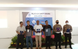 Kurangi Angka Kecelakaan, Toyota Camry Club Indonesia Gelar Pelatihan Safety Driving