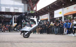 Keren, Motor Listrik Yadea Flamin VF F200 Dipakai untuk Freestyle