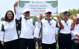 Toyota Indonesia Tanam 200 Ribu Pohon Bakau di Karawang