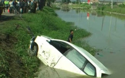 Mobil Tercebur Sungai, Ini yang Wajib Anda Lakukan