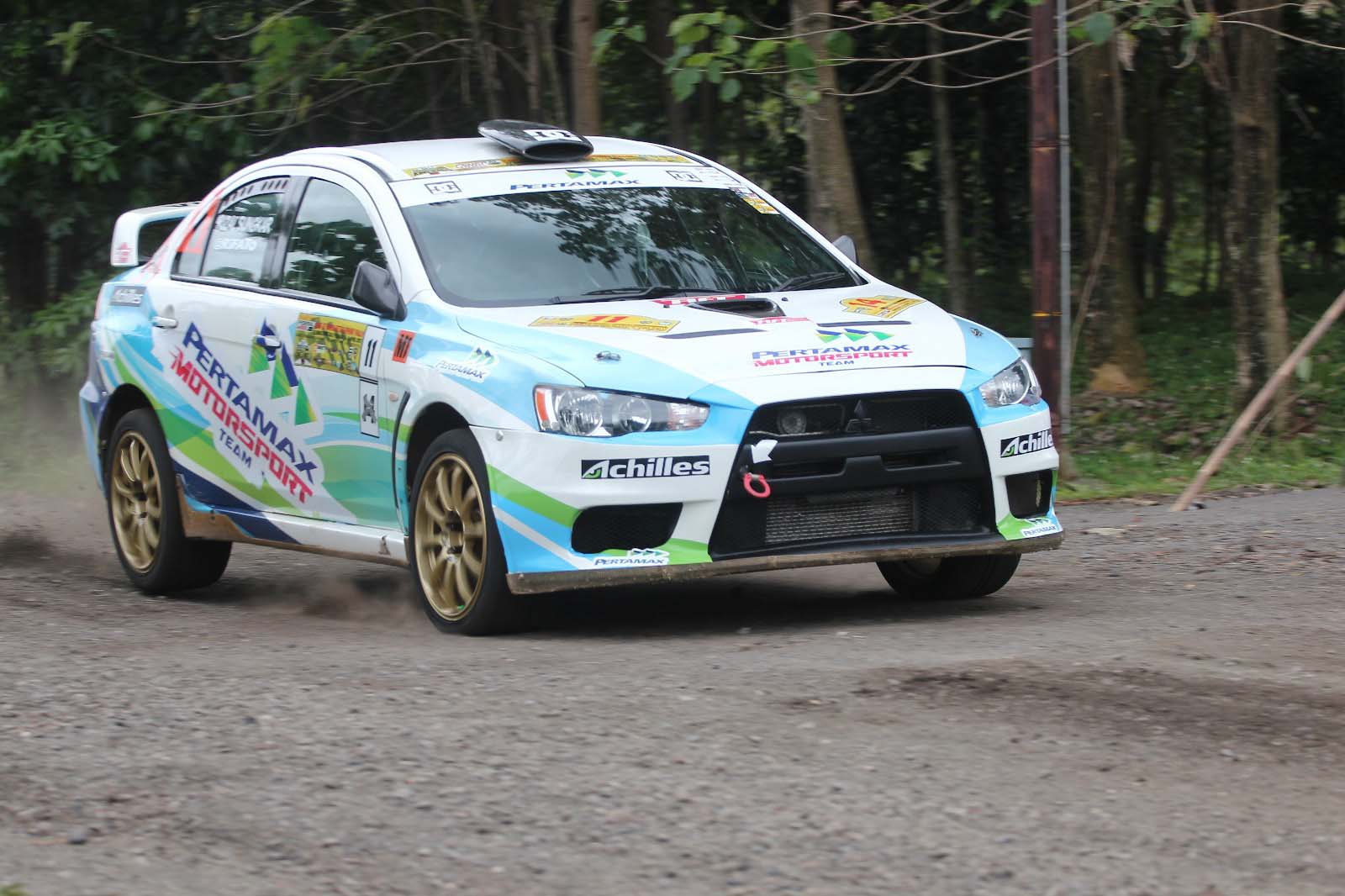 Rizal Sungkar Memimpin di Hari Pertama Kejurnas Sprint Rally 