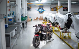 MV Agusta Resmi Bekerja Sama Dengan Akrapovic
