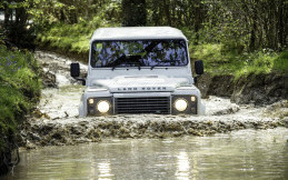 Tertarik Beli Mesin Land Rover Defender, Ada Asap Putih Pikir-Pikir Lagi