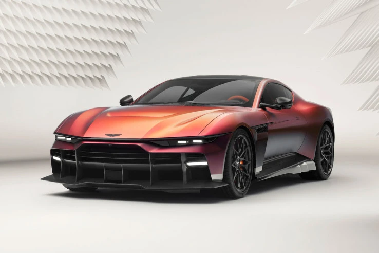 Aston Martin Valen Supercar V12 Bermesin Depan, Terbatas 150 Unit!