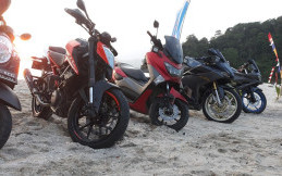 Komunitas Brothersipx Sambut Kemerdekaan di Pantai Minang Rua