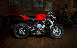 Setelah Dimodifikasi, MV Agusta Brutale 675 Ini Jadi Lebih Enak Buat Turing 