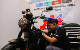 Tak Mau Kalah dari Pabrikan Jepang, Piaggio Jaring Keterampilan Mekanik