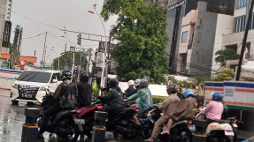 Ngebut di Jalan Raya Tergenang Air Ternyata Dilarang, Berikut Aturannya