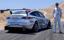 Tesla Model 3 Pikes Peak Racikan EVS Ingin Torehkan Sejarah