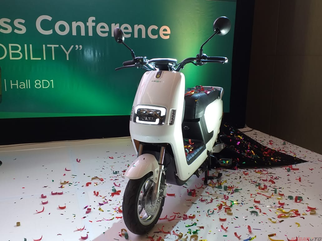 Diluncurkan di GIIAS 2019, Motor Listrik ECGO II Seharga Handphone
