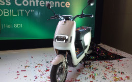 Diluncurkan di GIIAS 2019, Motor Listrik ECGO II Seharga Handphone