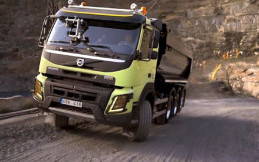 Saking Entengnya, Seekor Hamster Pun Bisa Nyetir Truk Volvo