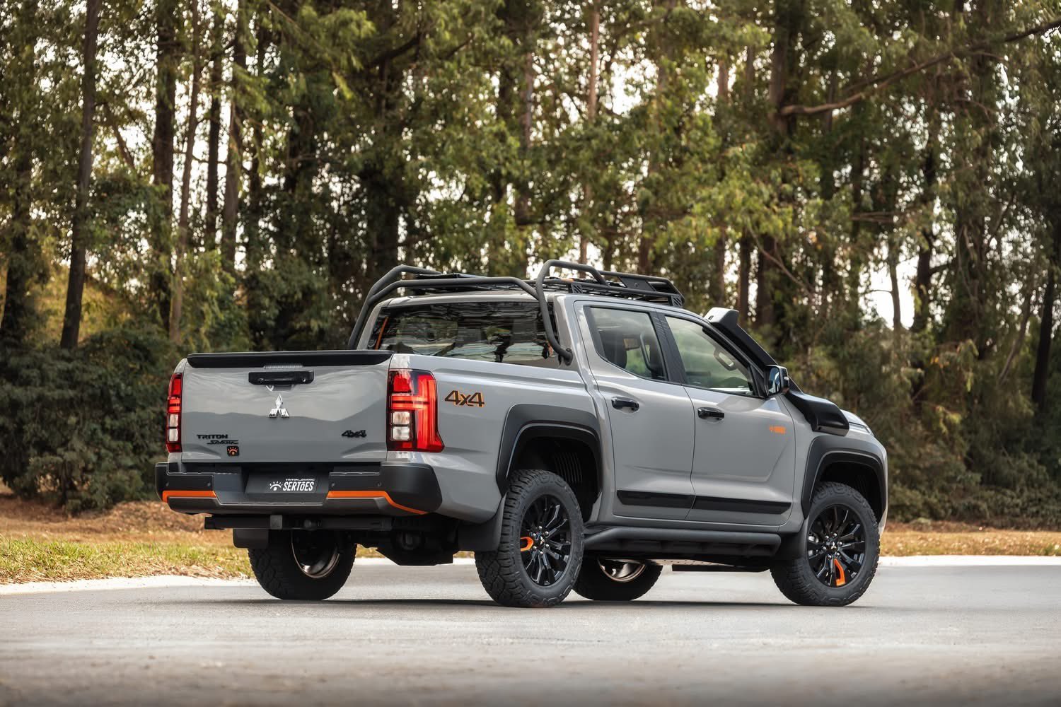 Mitsubishi Triton Sertoes